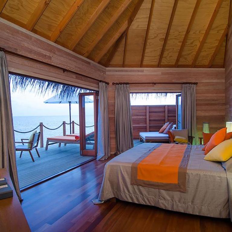content/hotel/Mirihi Island/Accommodation/2 Bedroom Overwater Suite/MirihiIsland-Acc-2BOverwaterSuite-02.jpg